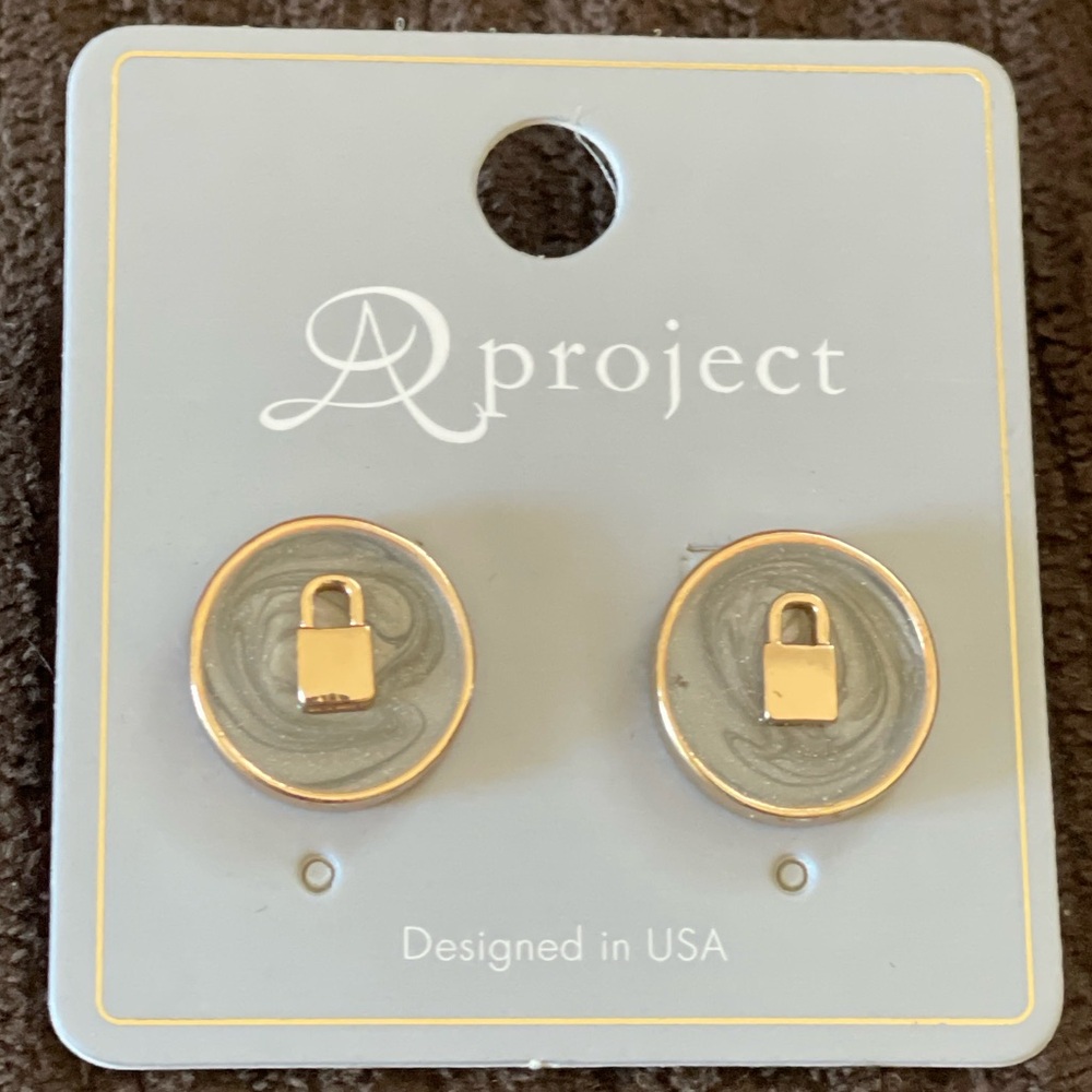 Gold and Gray Lock Circle Stud Earrings — AD Project - Picture 3 of 7